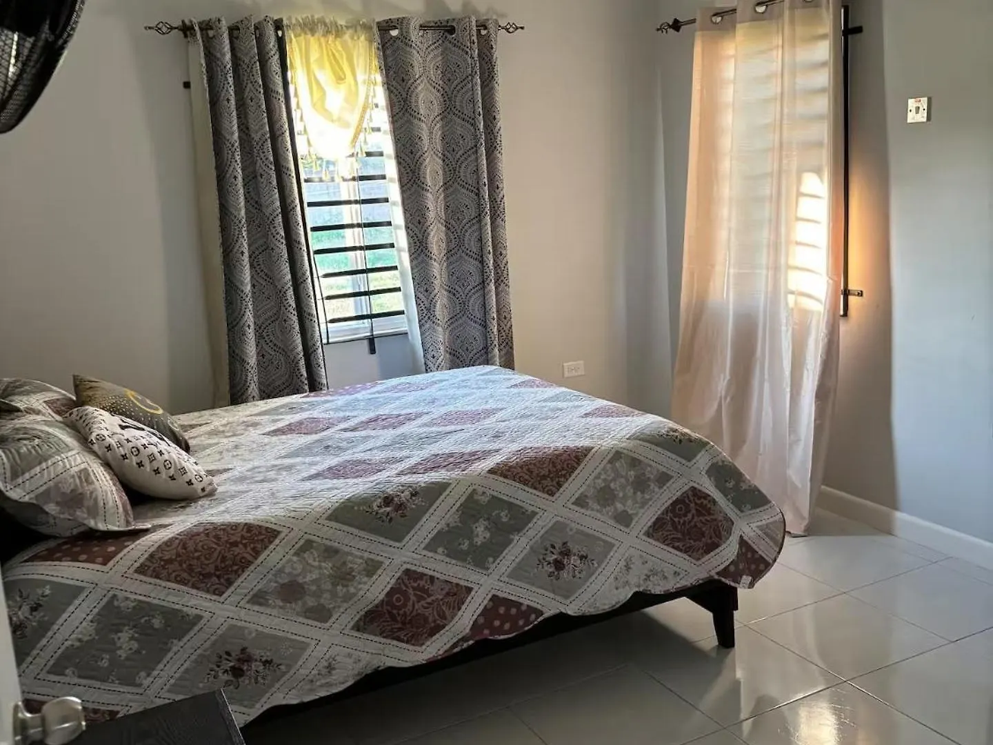 Cozy 2 Bedroom Old Harbour 게스트하우스
